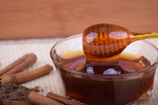 Is Manuka Honey Really A Superfood For Treating Colds, Allergies and Infections?