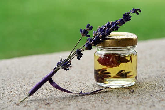Using Essential Oils To Open Lines Of Communication